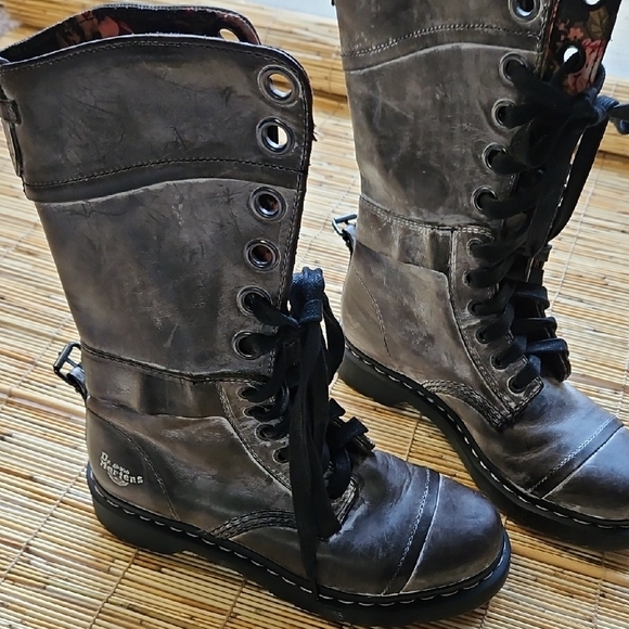 Dr. Martens Triumph 914 Floral Women's Distressed Gray Combat Boots - Picture 3 of 8